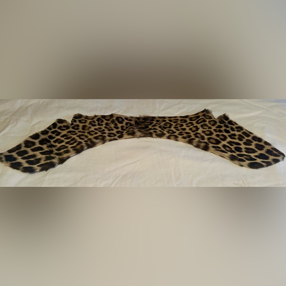 Vintage Real Leopard fur collar.